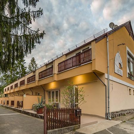 Lipicai Hotel Es Etterem Szilvásvárad Zewnętrze zdjęcie