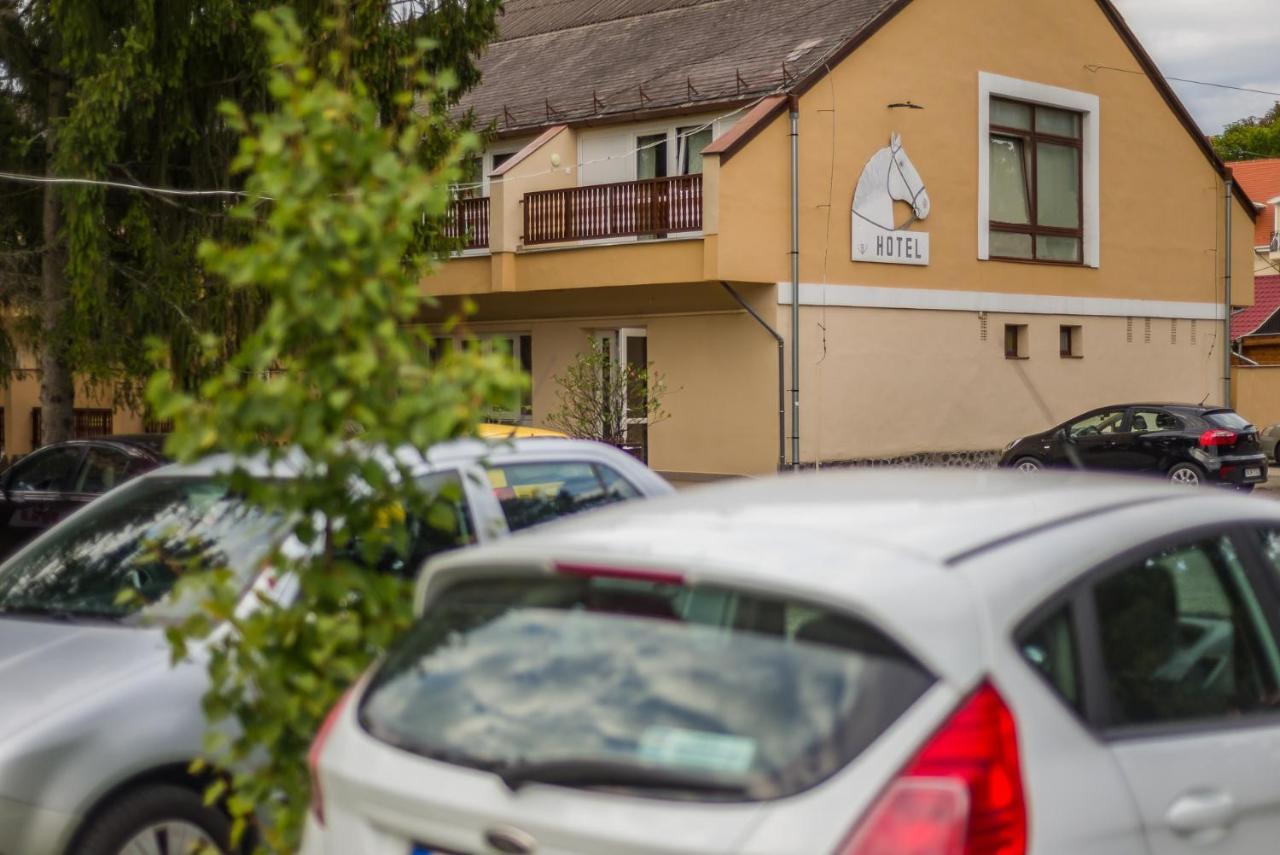Lipicai Hotel Es Etterem Szilvásvárad Zewnętrze zdjęcie